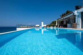 Icarus Luxury Beachfront Villa