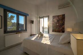 Icarus Luxury Beachfront Villa