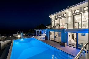 Icarus Luxury Beachfront Villa