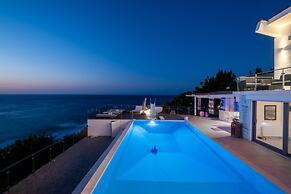 Icarus Luxury Beachfront Villa