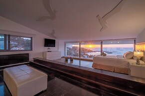 Icarus Luxury Beachfront Villa