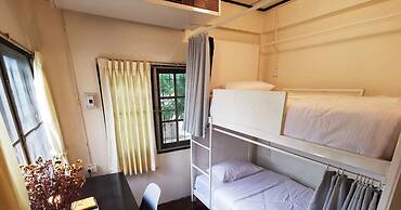 ATOM Poshtel - Hostel