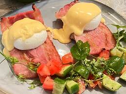 Ailim House Serviced Cottage