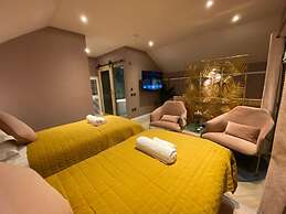 Ailim House Serviced Cottage