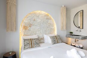 Amalthia Luxury Suites