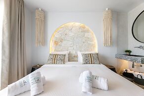 Amalthia Luxury Suites