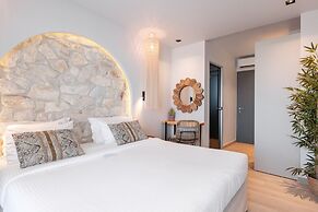 Amalthia Luxury Suites