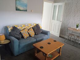 Ground Floor Cornish Retreat and Courtyard Garden