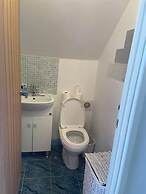 Pet Friendly, Unique 4-bed Bungalow in Porthcawl