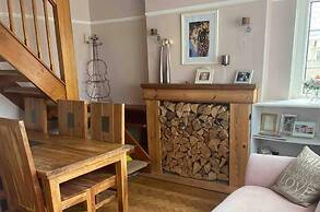 Pet Friendly, Unique 4-bed Bungalow in Porthcawl
