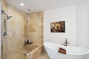 Silver Beach 1702e 3 Bedroom Condo by RedAwning