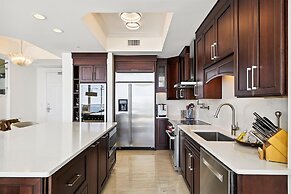 Silver Beach 1702e 3 Bedroom Condo by RedAwning