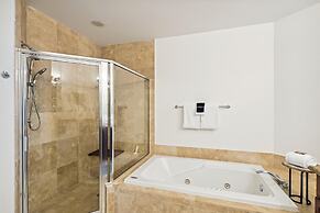 Silver Beach 1702e 3 Bedroom Condo by RedAwning