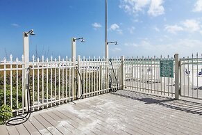 Silver Beach 1702e 3 Bedroom Condo by RedAwning