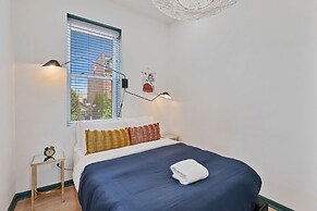 Grand Avenue APT 2/West Loop & newly renovated! by AllSet Turnover