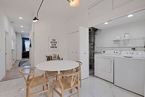 Grand Avenue APT 2/West Loop & newly renovated! by AllSet Turnover