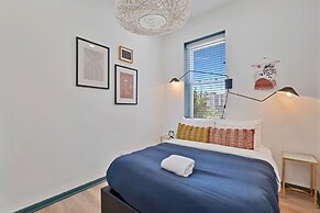 Grand Avenue APT 2/West Loop & newly renovated! by AllSet Turnover