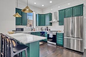 Art Deco Inspired Designer 2 Bed Loft in West Town by AllSet Turnover