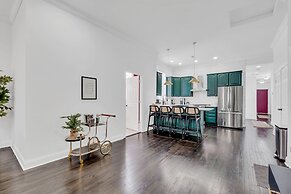 Art Deco Inspired Designer 2 Bed Loft in West Town by AllSet Turnover