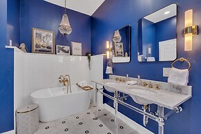 Art Deco Inspired Designer 2 Bed Loft in West Town by AllSet Turnover