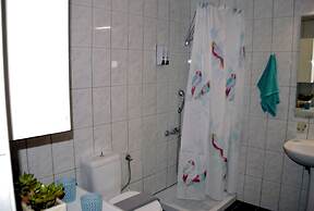 Chrismma Apartment With Private Yard, Parking