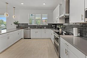 Harbor Island Beach Club by Villatel