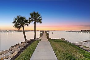 Harbor Island Beach Club by Villatel