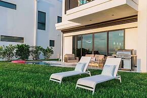 Harbor Island Beach Club by Villatel