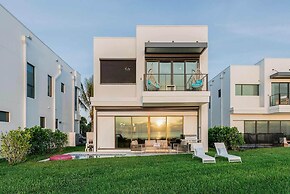 Harbor Island Beach Club by Villatel