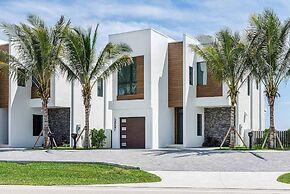 Harbor Island Beach Club by Villatel