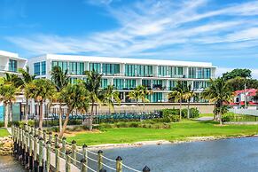 Harbor Island Beach Club by Villatel