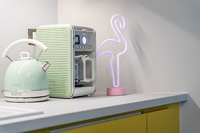 Acropolis Pop Art Apartment