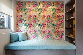 Acropolis Pop Art Apartment