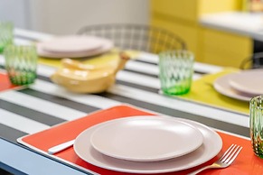 Acropolis Pop Art Apartment