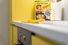 Acropolis Pop Art Apartment