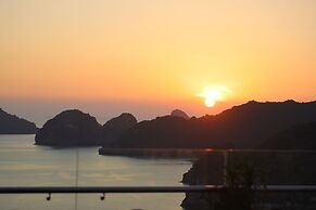 Cat Ba Paradise Hotel - Sky Bar & Massage