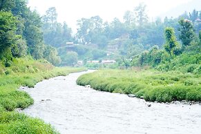 Kainaat A Riverside Homestay