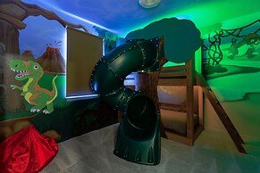 Villatel at Solara Resort - 8BRs