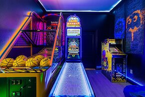 Solterra Resort - Luxury 10 Bedroom Homes