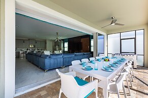 Solara Resort - Luxury 9 Bedroom Homes