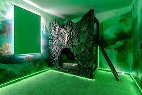 Solara Resort - Luxury 9 Bedroom Homes