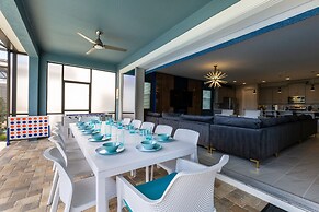 Solara Resort - Luxury 9 Bedroom Homes