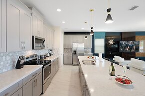 Solara Resort - Luxury 9 Bedroom Homes