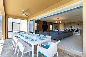 Solara Resort - Luxury 9 Bedroom Homes