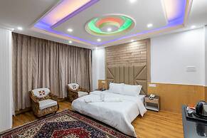 Dee Grand Marq Hotel