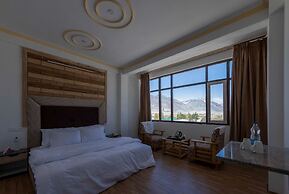 Dee Grand Marq Hotel