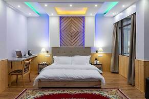 Dee Grand Marq Hotel