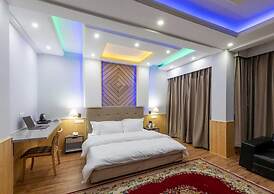 Dee Grand Marq Hotel