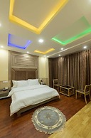 Dee Grand Marq Hotel