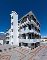 Dee Grand Marq Hotel